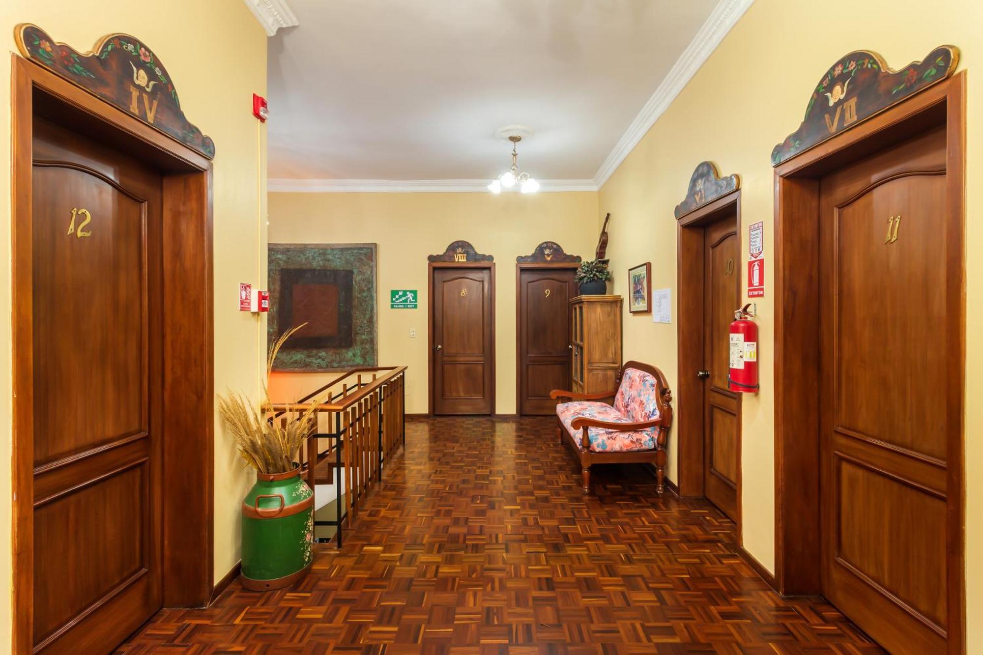 Hotel La Cartuja Quito Bagian luar foto