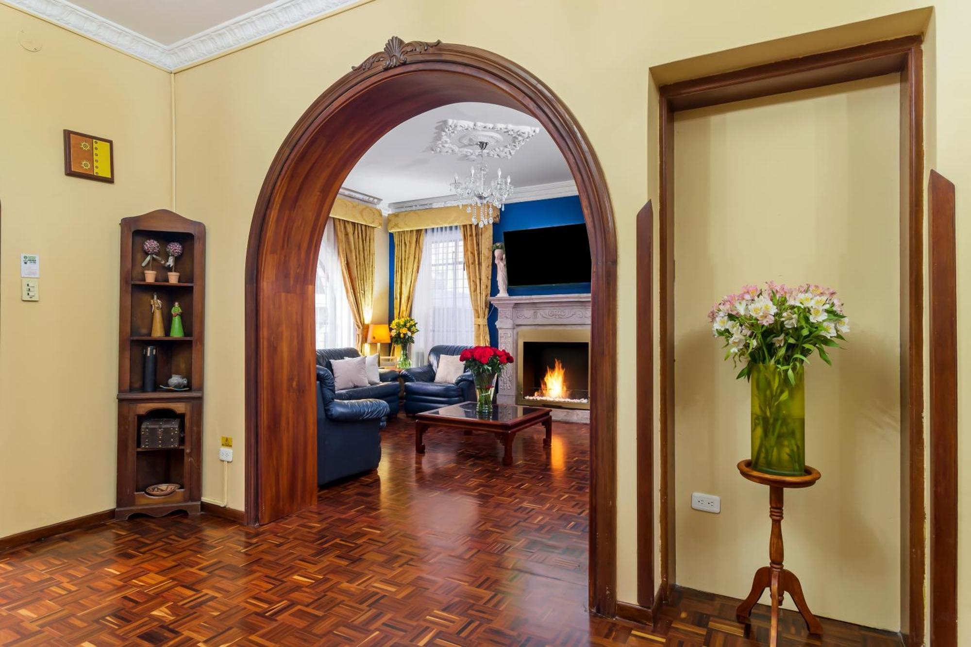 Hotel La Cartuja Quito Bagian luar foto