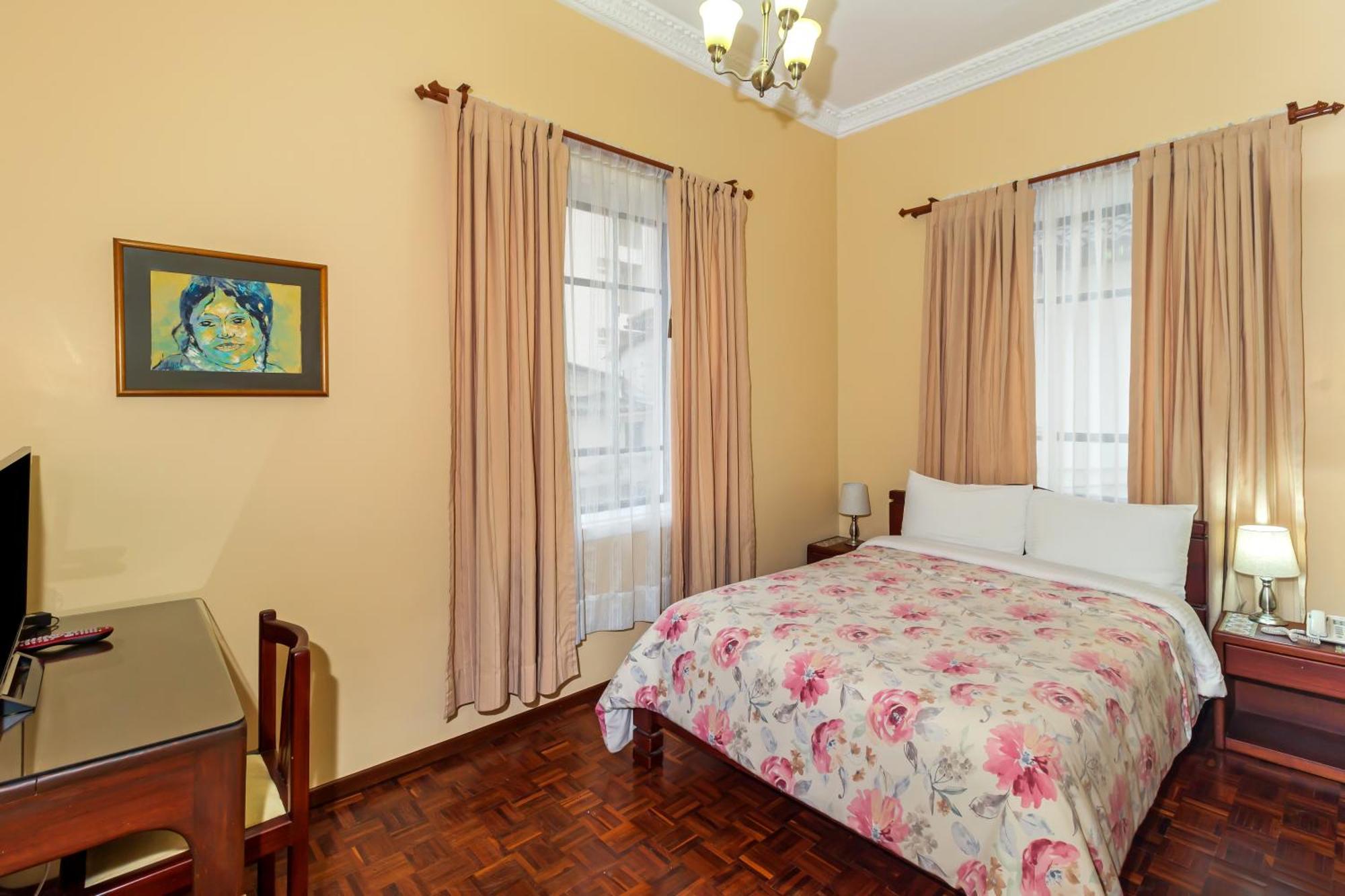 Hotel La Cartuja Quito Bagian luar foto