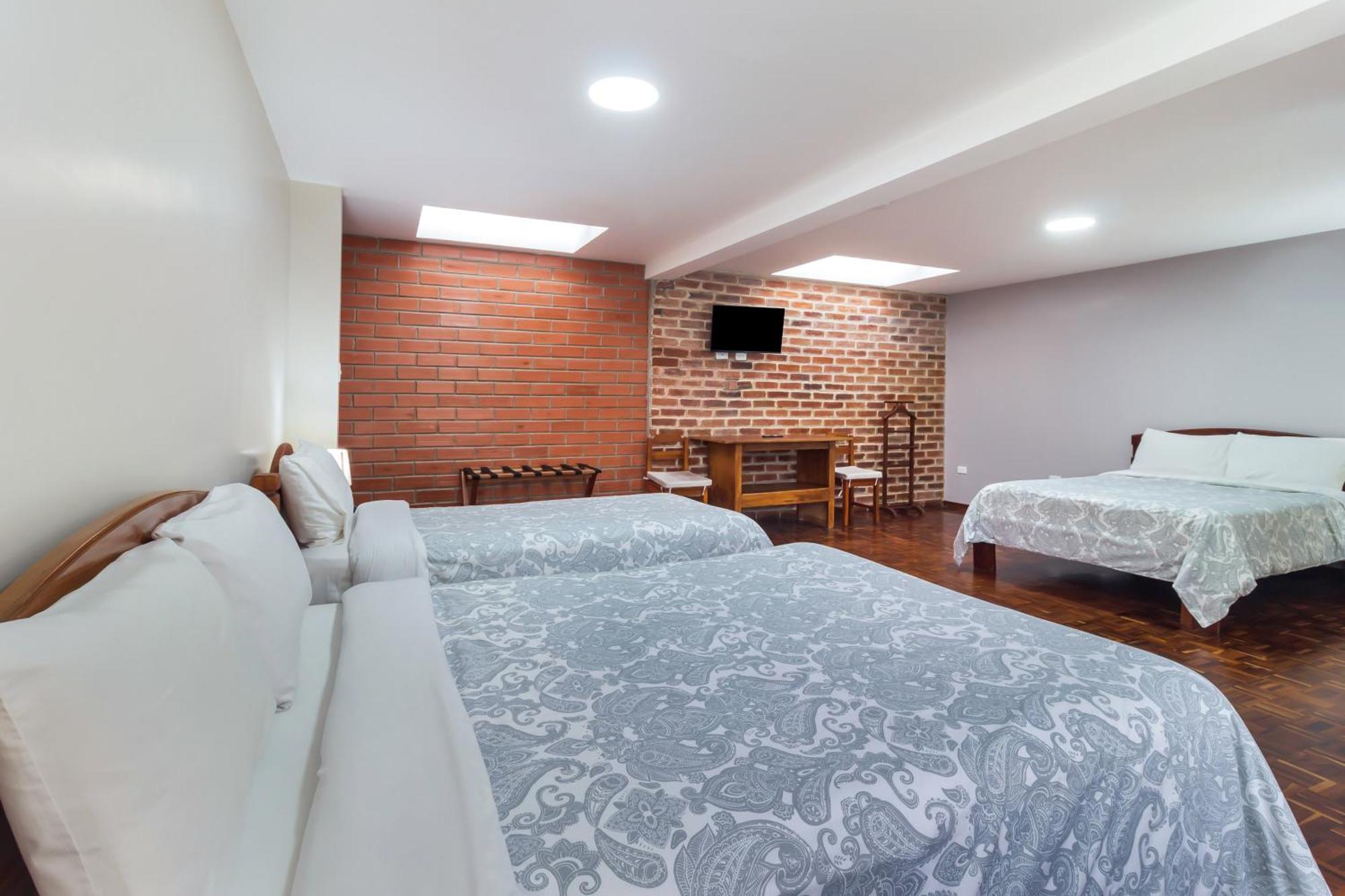 Hotel La Cartuja Quito Bagian luar foto