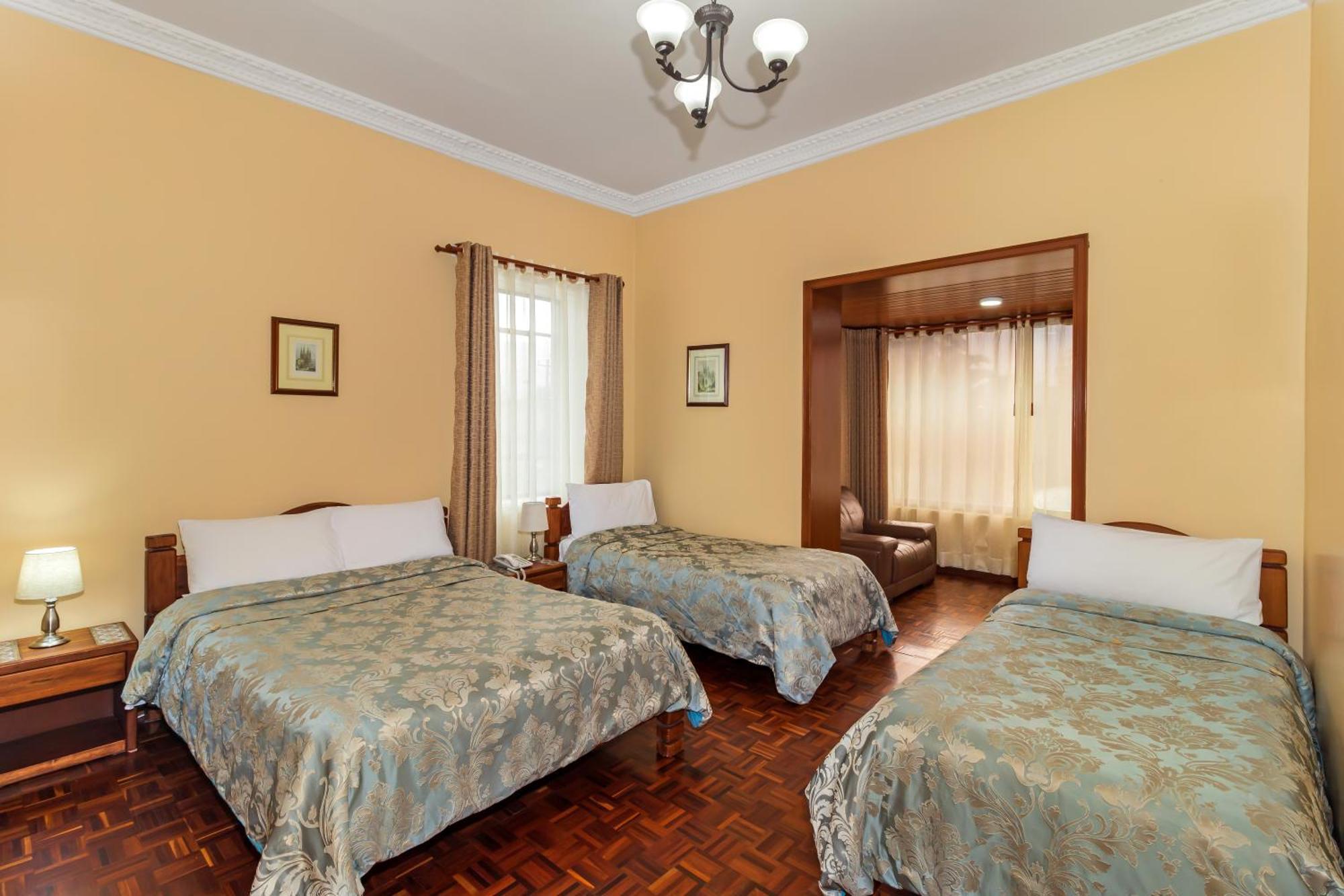 Hotel La Cartuja Quito Bagian luar foto