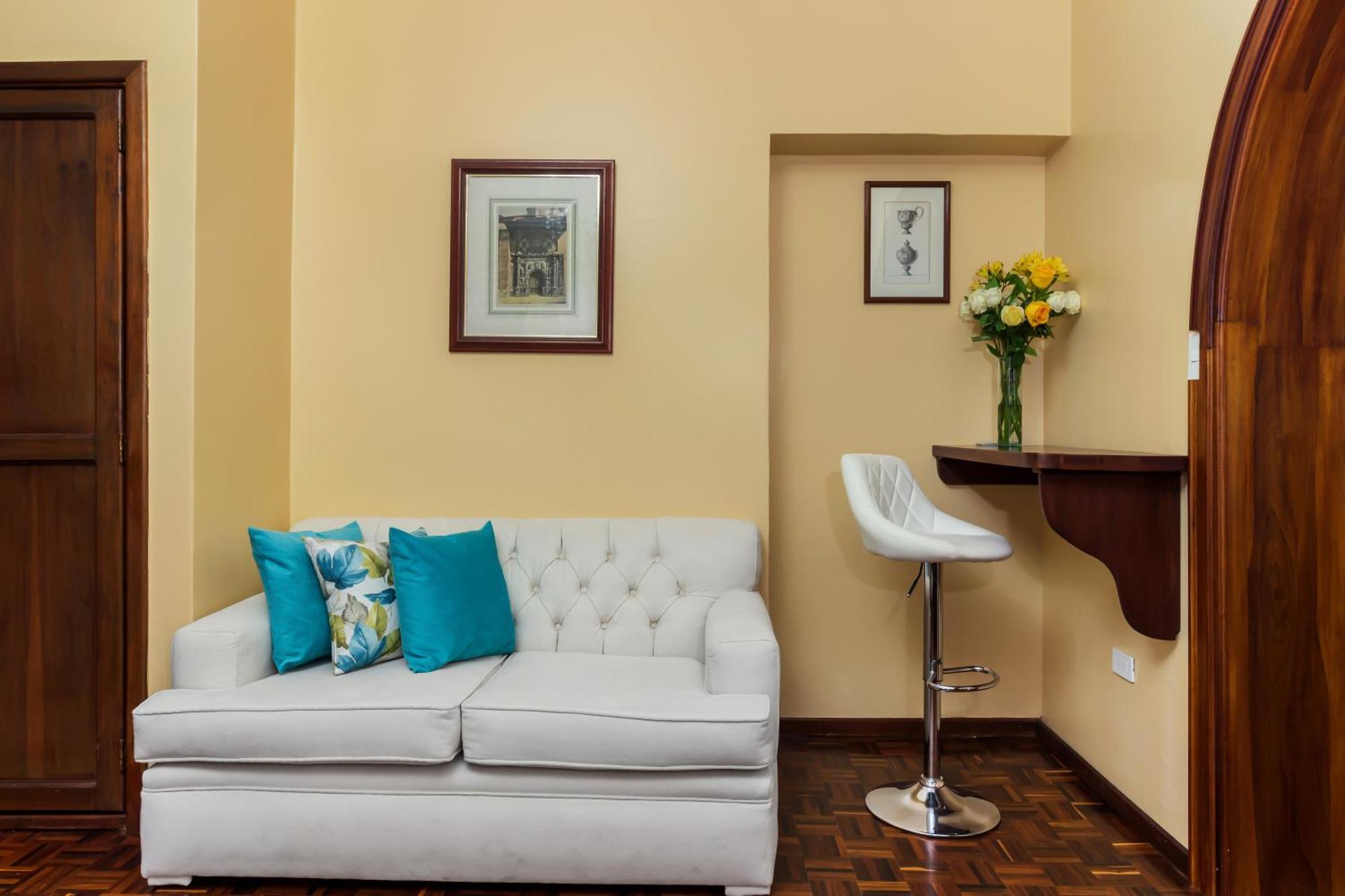 Hotel La Cartuja Quito Bagian luar foto