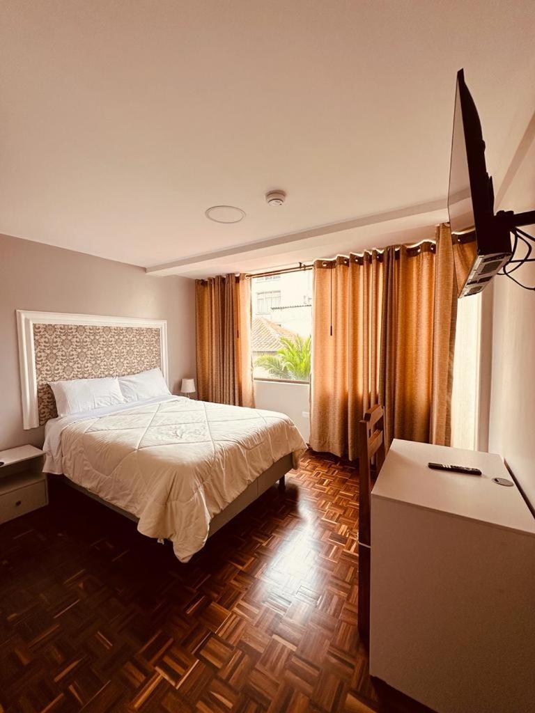 Hotel La Cartuja Quito Bagian luar foto