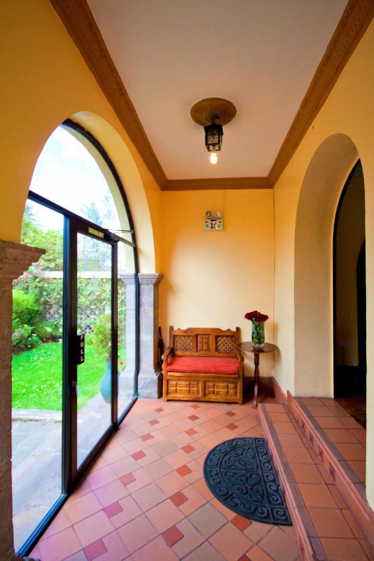 Hotel La Cartuja Quito Bagian luar foto