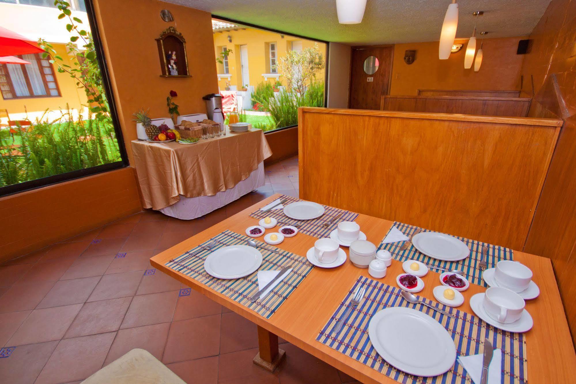 Hotel La Cartuja Quito Bagian luar foto