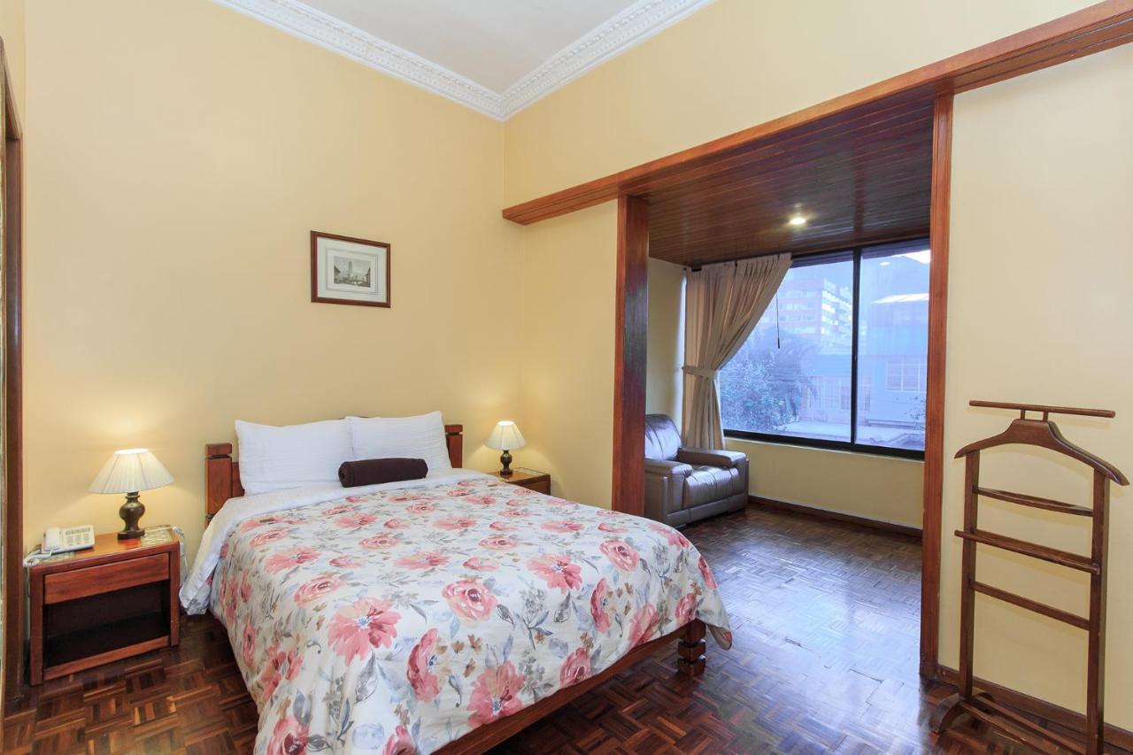 Hotel La Cartuja Quito Bagian luar foto